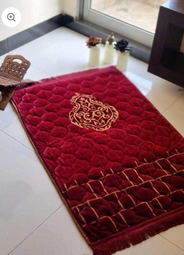 Luxury Velvet Embossed Prayer Mat – Soft Comfortable Muslim Janamaz For Daily Salah, Elegant Islamic Design, Lightweight & Durable Namaz Rug, Perfect Gift For Ramadan, Hajj & Umrah (random Design – Color)