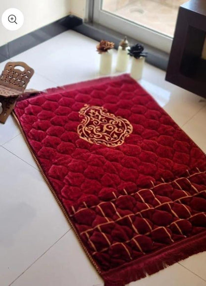 Luxury Velvet Embossed Prayer Mat – Soft Comfortable Muslim Janamaz For Daily Salah, Elegant Islamic Design, Lightweight & Durable Namaz Rug, Perfect Gift For Ramadan, Hajj & Umrah (random Design – Color)